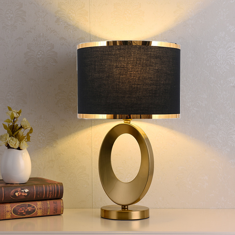 Lighting Decoration In Bedroom - Lampe de bureau nordique de luxe