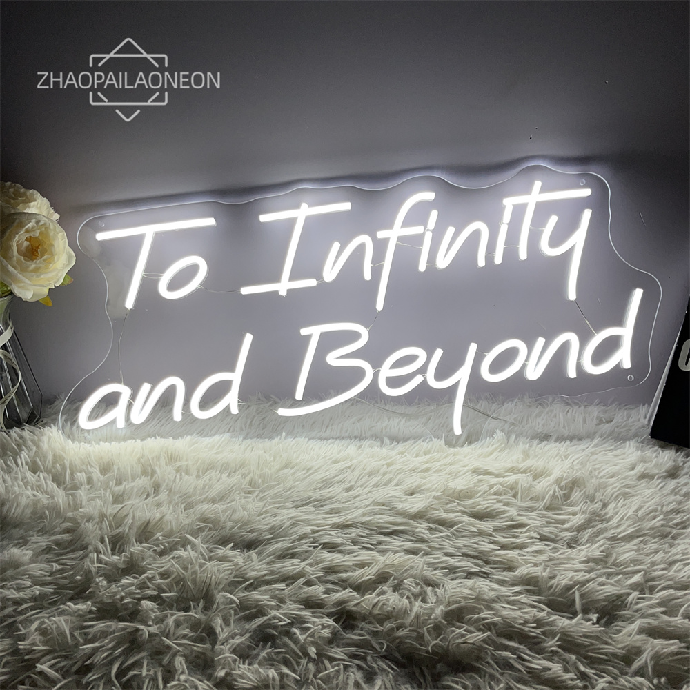 Lighting Decor And Beyond - Pour l'infini et au-delà du néon